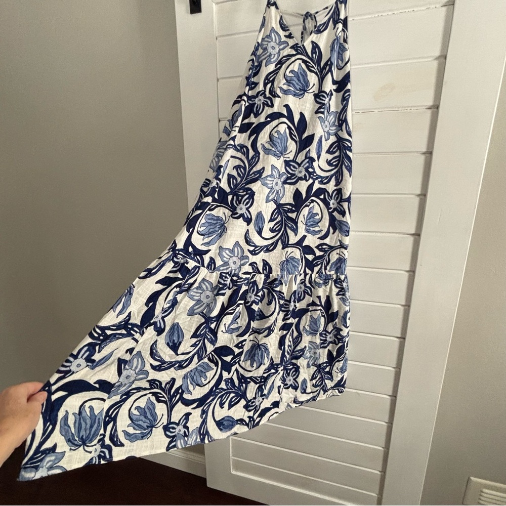 H&M Blue and White Floral Maxi Dress. Size Medium - Picture 5 of 10